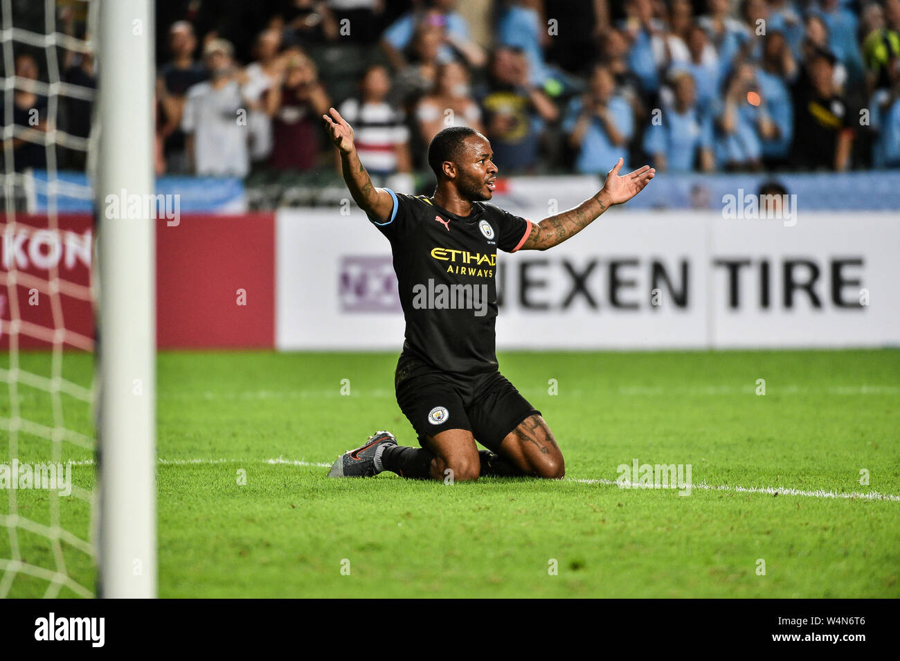 Hong Kong, Hong Kong, Cina. Il 24 luglio, 2019. Kitchee FC vs Manchester City Football Club la pre-stagione amichevole a Hong Kong Stadium, Causeway Bay. L'uomo City beat locali Kitchee FC 6-1 con obiettivi da D.Silva, L.San, R. Sterling, N.Z. Touaizi e I.P. La Rosa. Raheem Sterling.Photo Isacco Lawrence Credito: HKPhotoNews/Alamy Live News Foto Stock