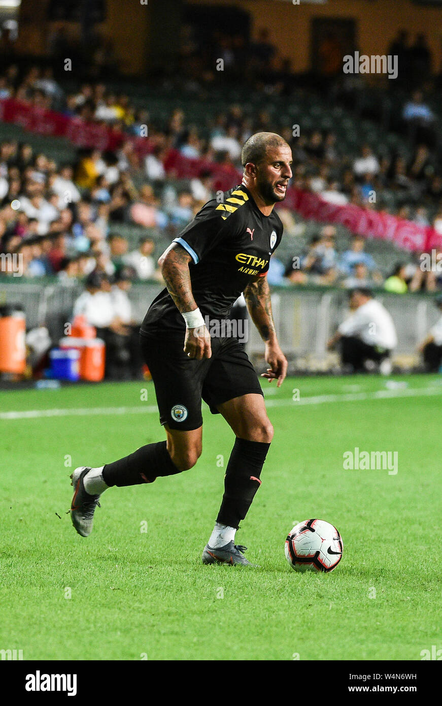 Hong Kong, Hong Kong, Cina. Il 24 luglio, 2019. Kitchee FC vs Manchester City Football Club la pre-stagione amichevole a Hong Kong Stadium, Causeway Bay. L'uomo City beat locali Kitchee FC 6-1 con obiettivi da D.Silva, L.San, R. Sterling, N.Z. Touaizi e I.P. La Rosa. Kyle Walker in azione.Photo Isacco Lawrence Credito: HKPhotoNews/Alamy Live News Foto Stock
