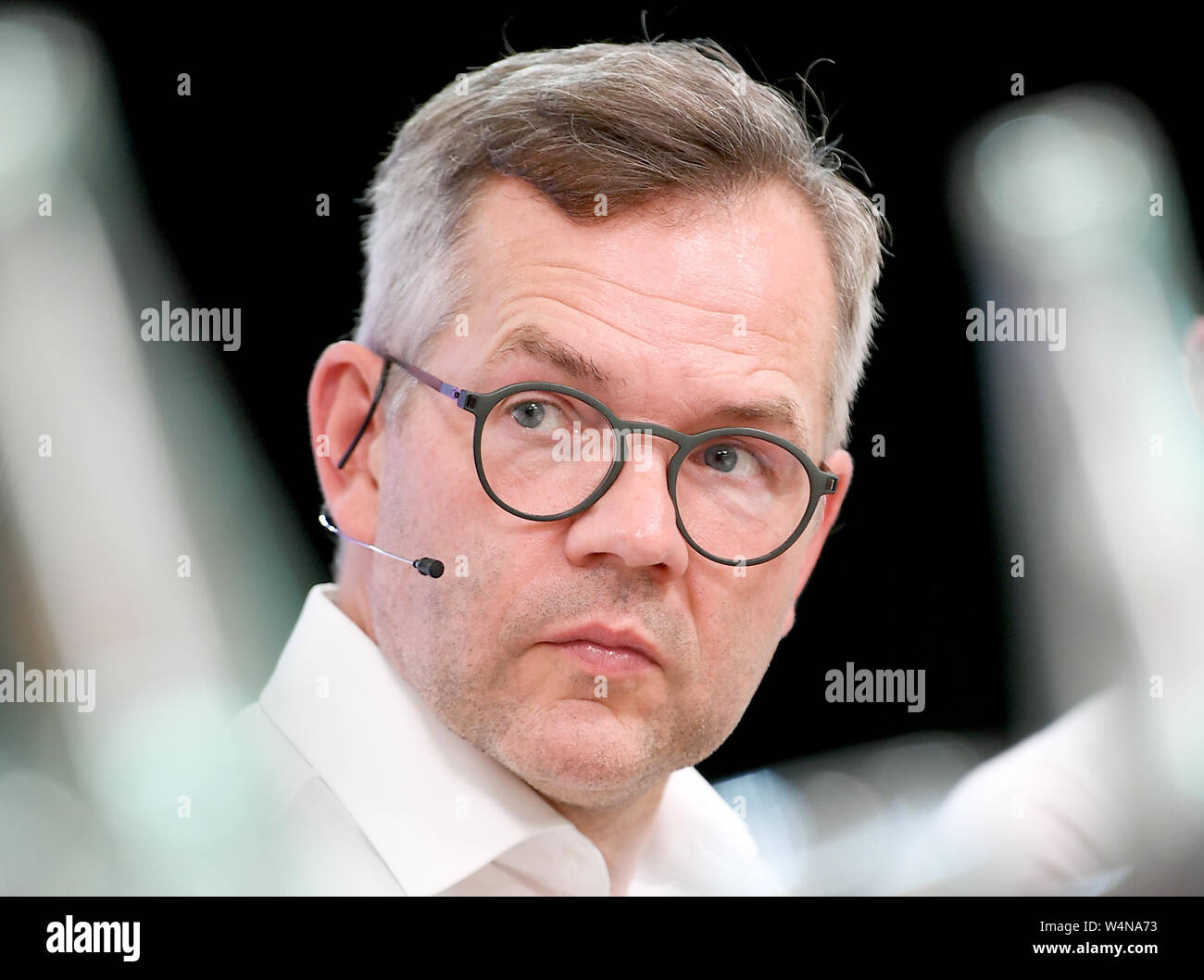 24 luglio 2019, Berlin: Michael Roth (SPD), ministro europeo di stato, parla alla conferenza stampa sulla 41st CSD a Berlino. Sabato il Christopher Street Day Parade sarà organizzato nella capitale. Foto: Britta Pedersen/dpa Foto Stock