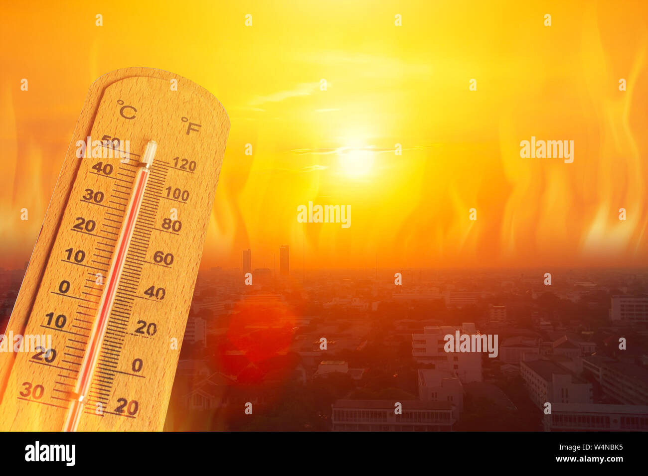 Il riscaldamento globale ad alta temperatura città onda di calore nella stagione estiva del concetto. Foto Stock