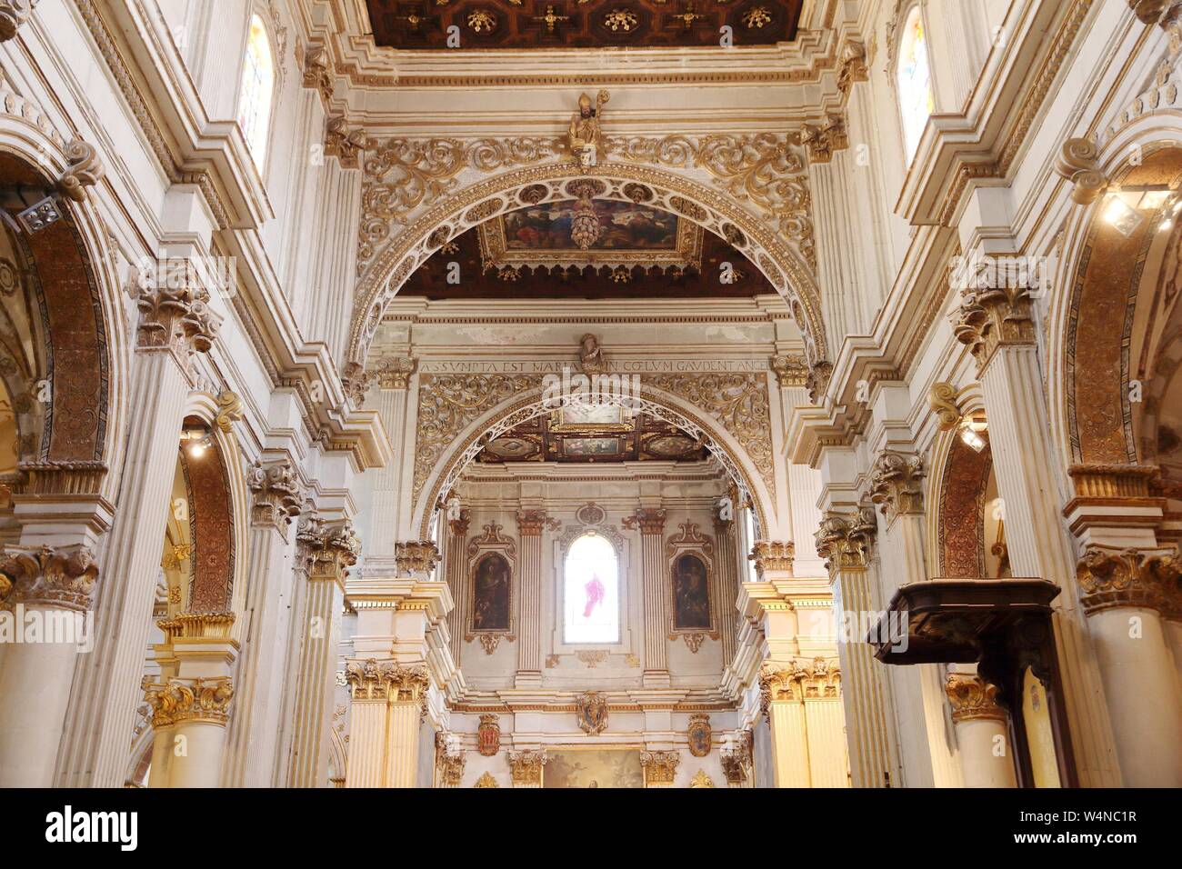 LECCE, Italia - Giugno 1, 2017: Interno della cattedrale in Lecce, Italia. Il barocco landmark è dedicata all'Assunzione della Vergine Maria. Foto Stock