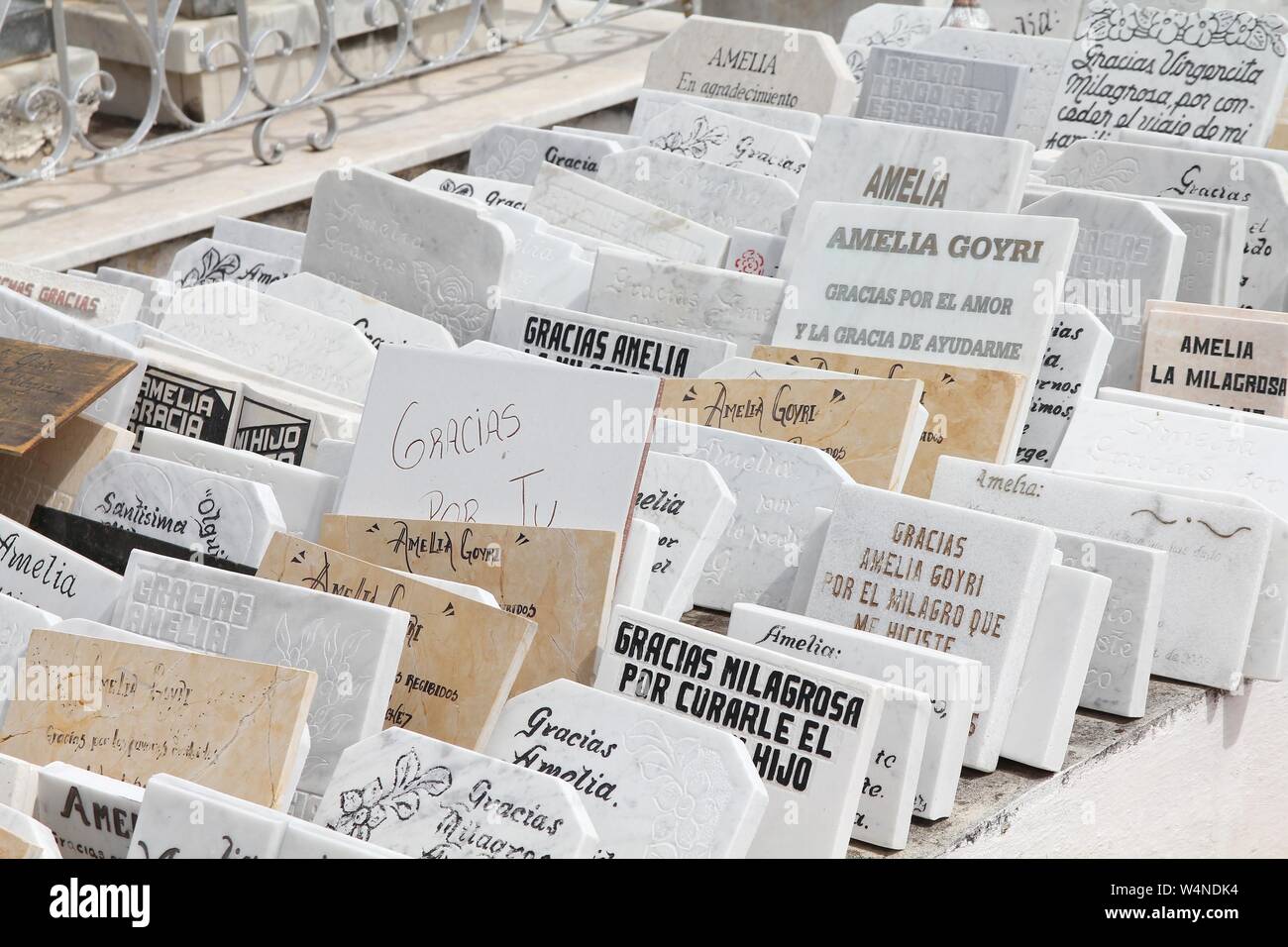 L'Avana, Cuba - Febbraio 24, 2011: la tomba di Amelia Goyri a l'Avana. Amelia è noto come La Milagrosa (donna miracolosa) e la sua tomba è un famoso pilgri Foto Stock