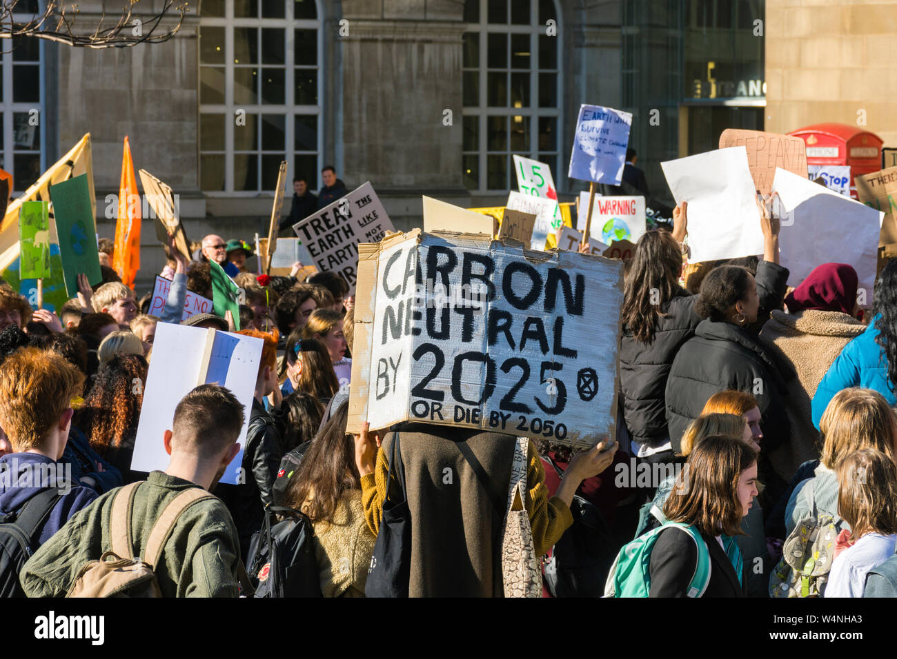 Estinzione della ribellione manifestanti in Piazza San Pietro, 15 Feb 2019, Manchester, Inghilterra, Regno Unito Foto Stock