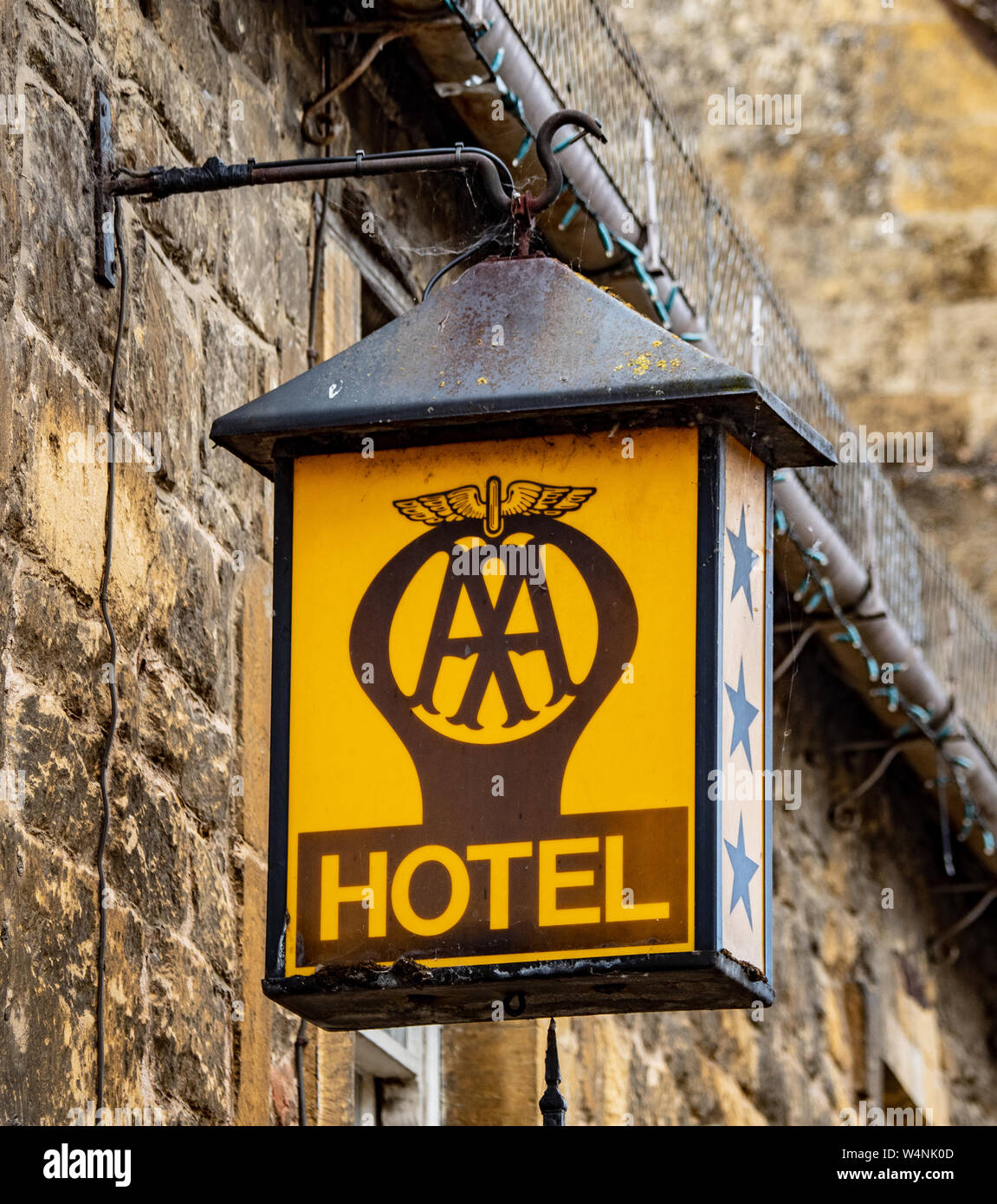 Hotel tre stelle AA sign in Chipping Campden, Cotswolds, Gloucestershire, England, Regno Unito, Gran Bretagna, GB, Regno Unito Foto Stock