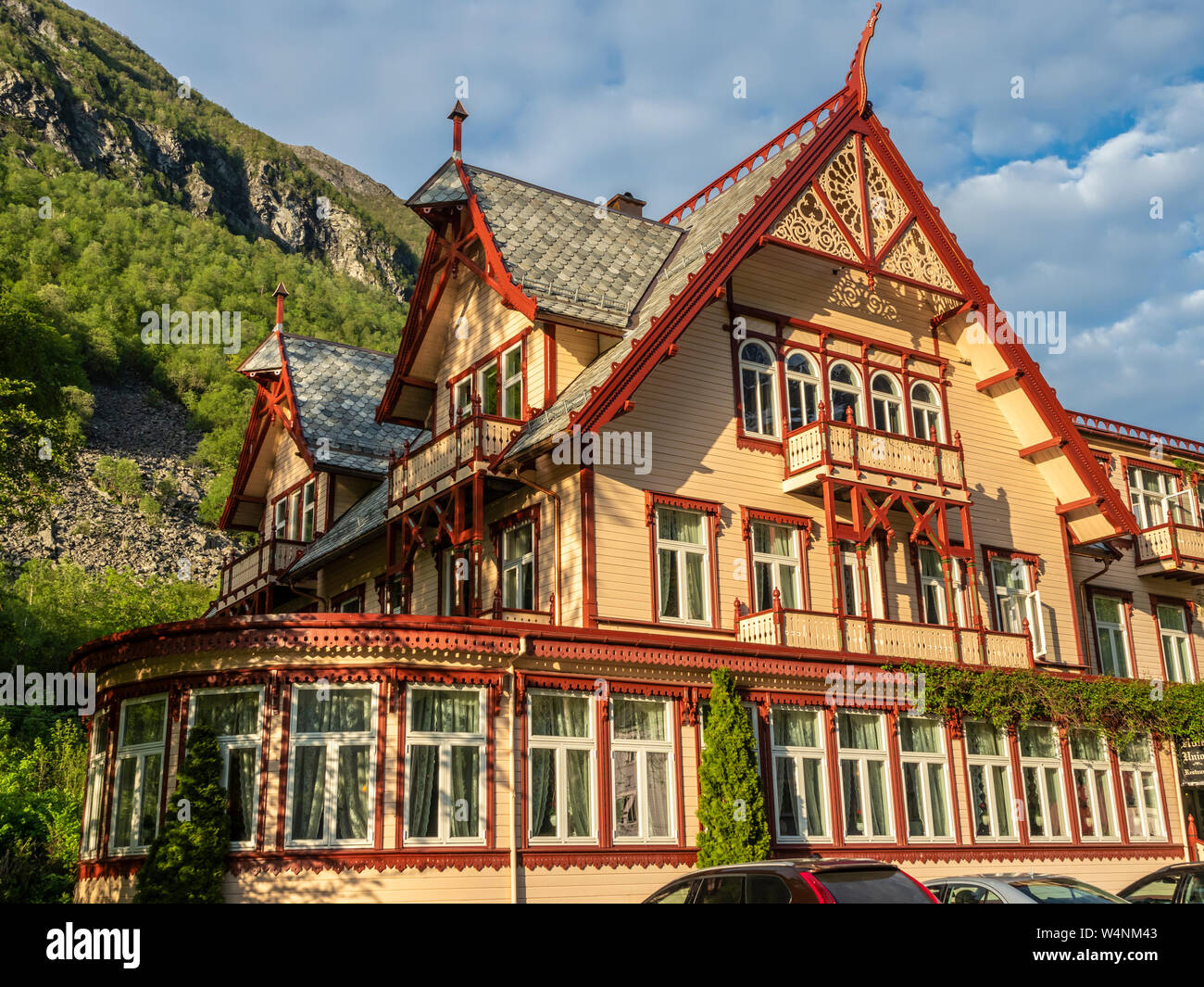 Hotel Union a Oye, storico hotel in legno nella catena montuosa alpina  della valle Norangsdal, regione di Sunnmoere, Norvegia Foto stock - Alamy