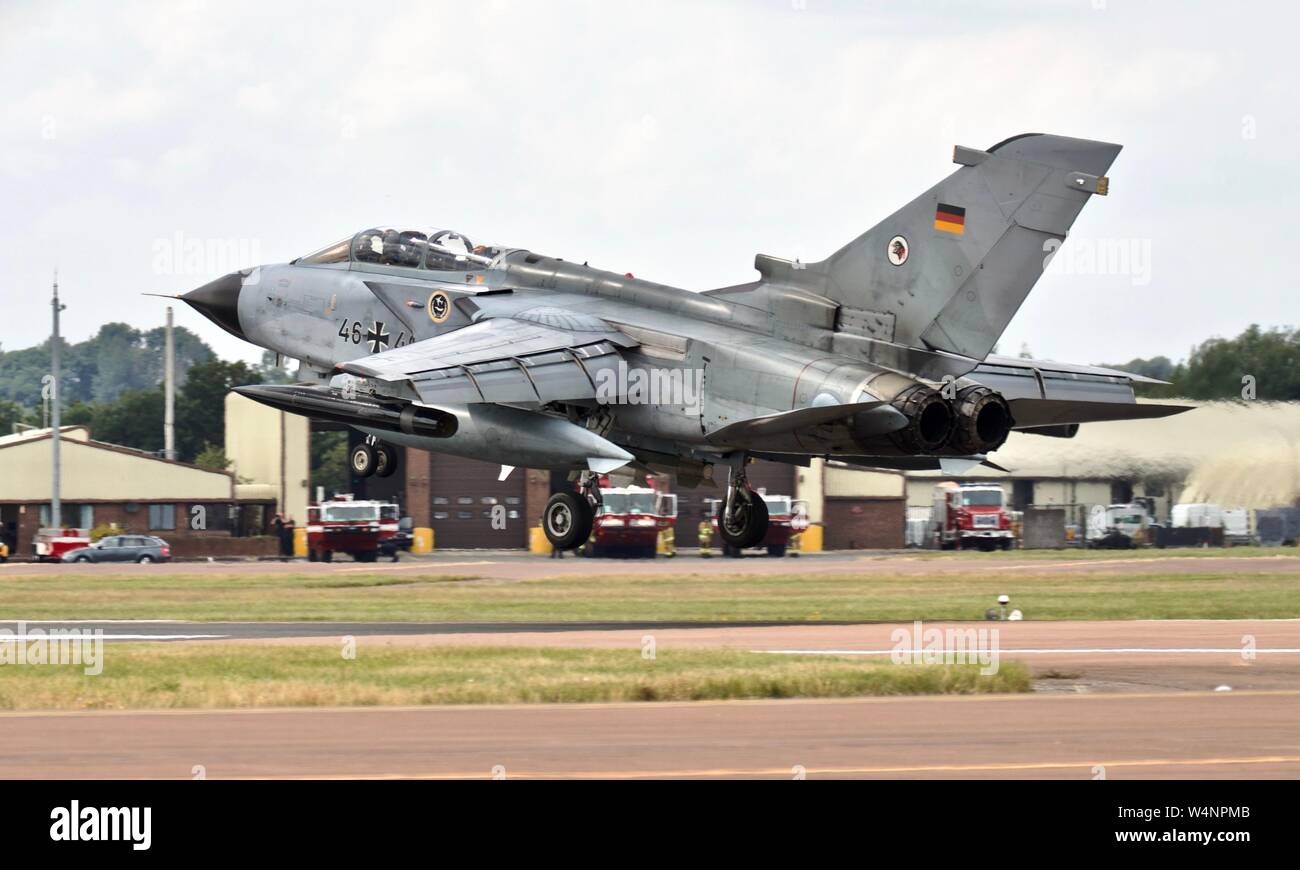 German Air Force (Luftwaffe) Panavia Tornado IDS arrivando a RAF Fairford per il 2019 Royal International Air Tattoo Foto Stock