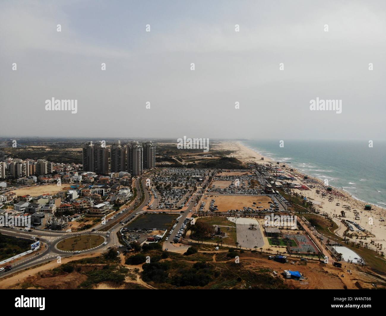 Vista aerea in Israele. Tel Aviv Bat Yam area. Creato da fuco dal sorprendente punto di vista. Angolo diverso per i vostri occhi. Medio Oriente, Holyland. Foto Stock