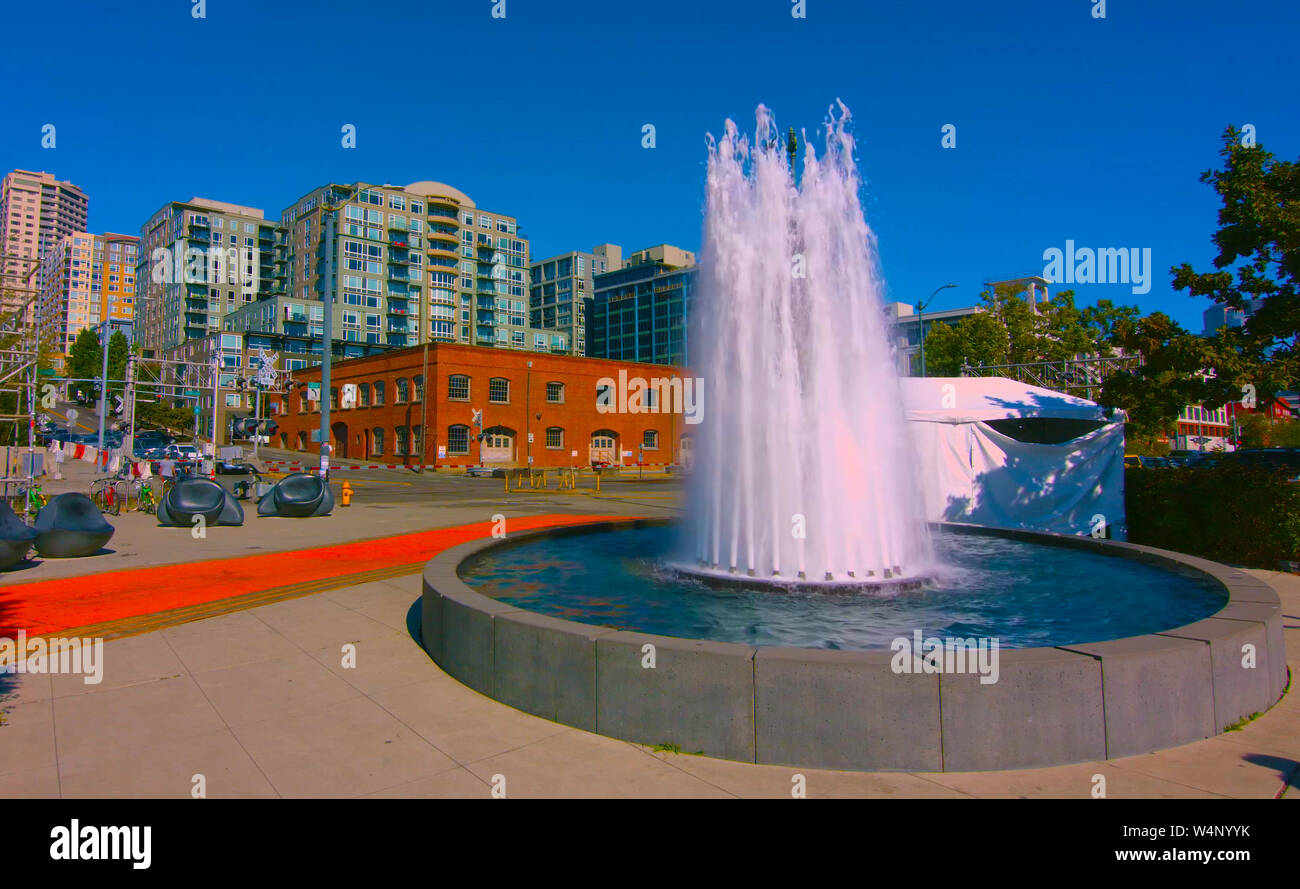 Seattle, Washington, USA (AMI 9, 2019) il centro cittadino di Seattle,vista Giorno dell'Acquario di Seattle si trova sul molo 70 sulla Baia di Elliott waterfront a Seattle, Foto Stock