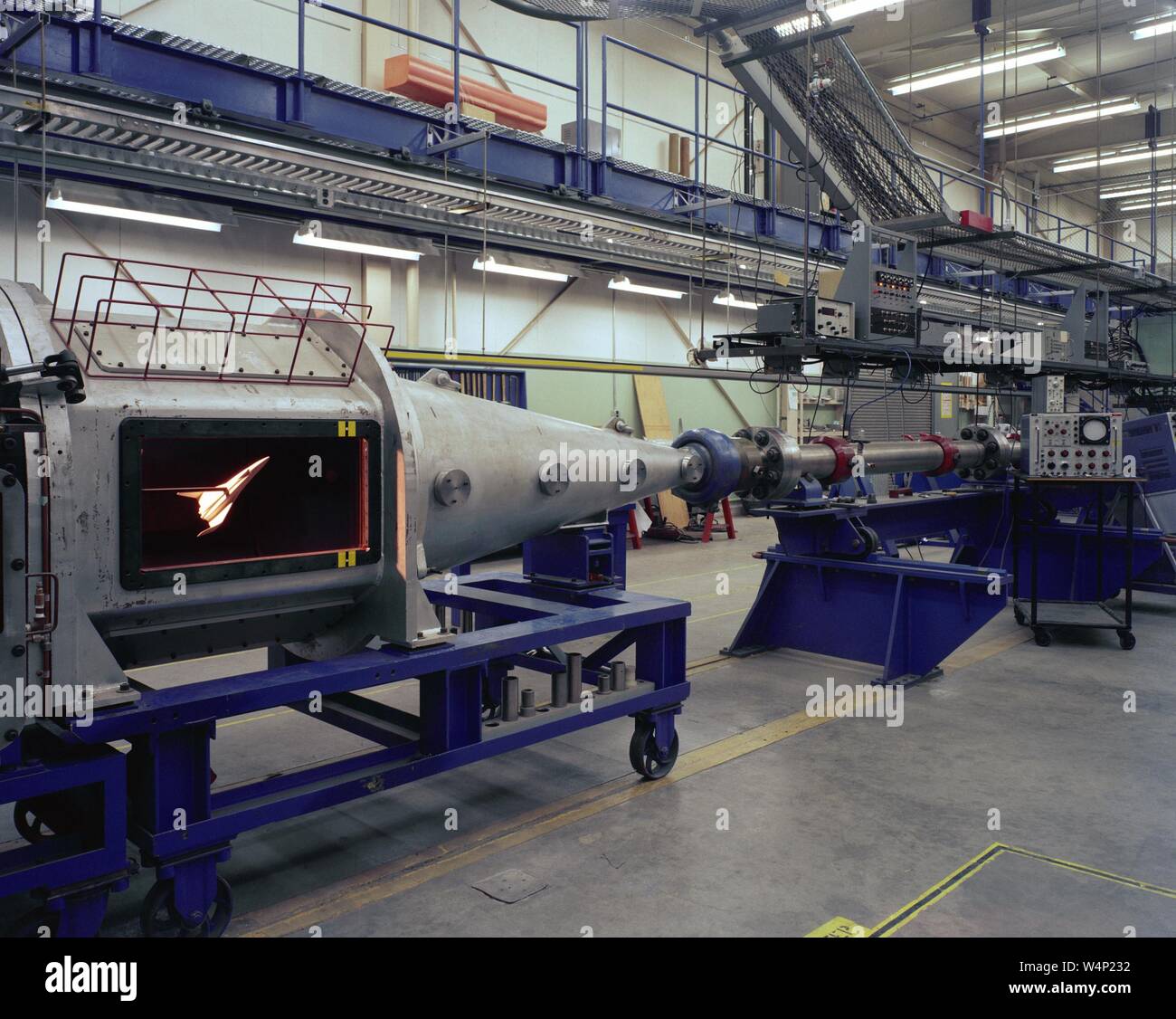 Winged re-entry modello di veicolo sting-montato nell'arco elettrico tubo ammortizzatore è la sezione relativa ai test di Ames Research Center, Mountain View, California, 1990. Immagine cortesia Nazionale Aeronautica e Spaziale Administration (NASA). () Foto Stock