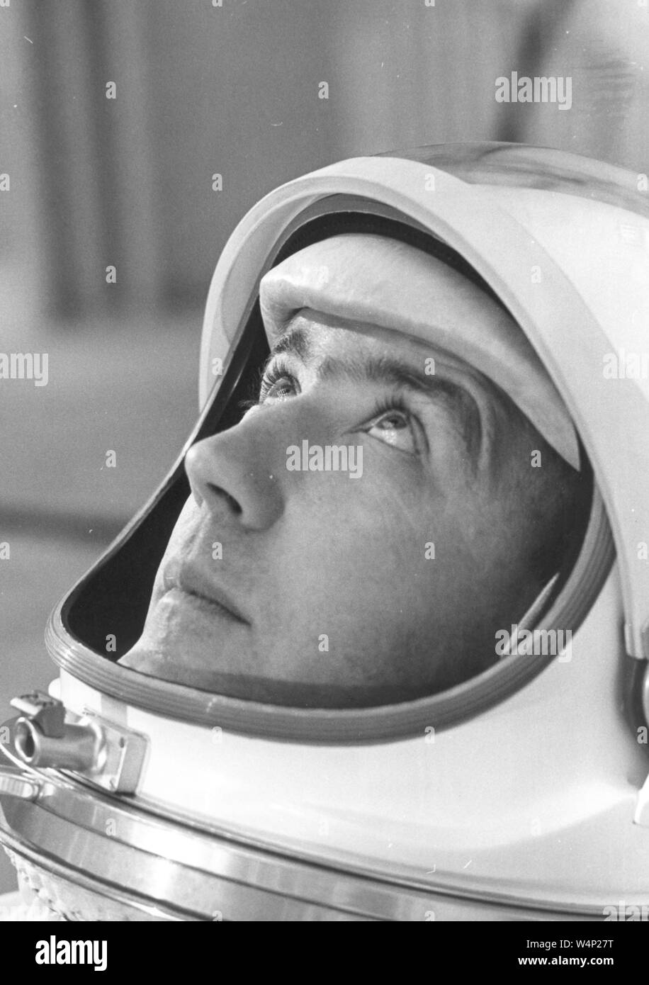 Comandante della Gemini IV astronauta un James McDivitt si prepara per il peso e il bilanciamento delle prove, 21 maggio 1965. Immagine cortesia Nazionale Aeronautica e Spaziale Administration (NASA). () Foto Stock