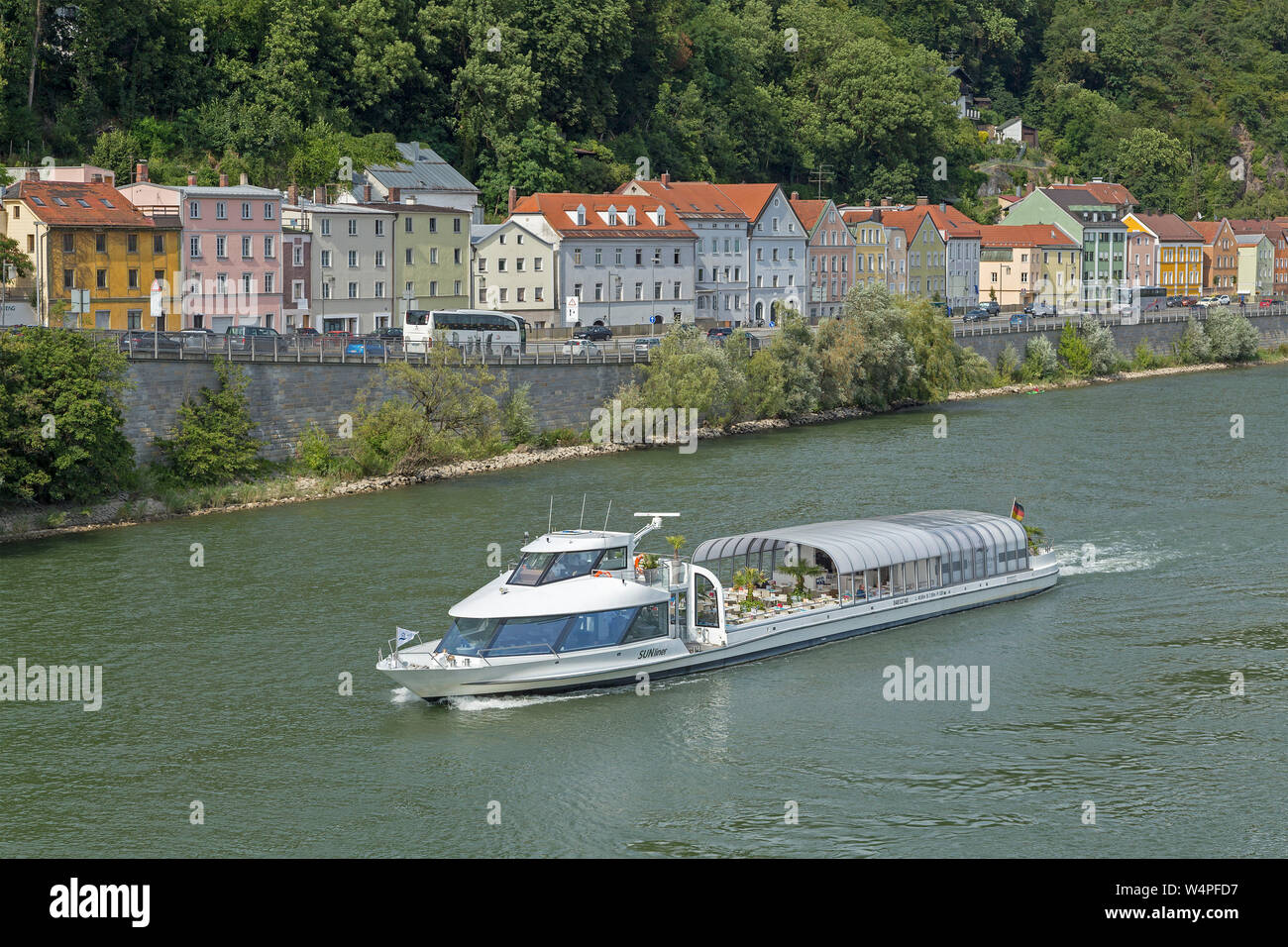 Escursione in barca sul fiume Danubio, Passau, Bassa Baviera, Germania Foto Stock