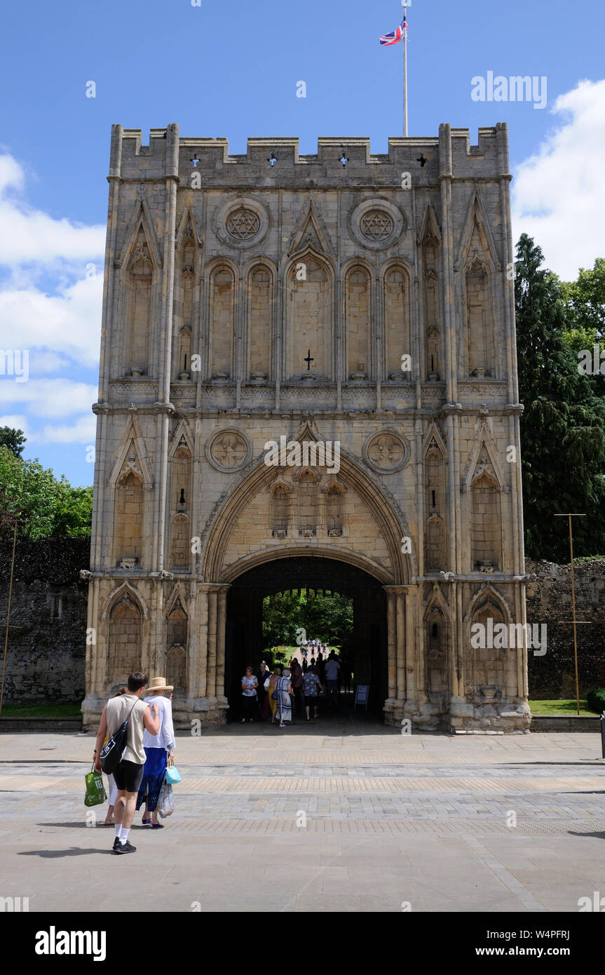 Il Abbeygate, Bury St Edmunds, Suffolk. Nel 1327 l'Abbazia fu espugnata dai cittadini che hanno distrutto l'originale Abbey Gate Foto Stock