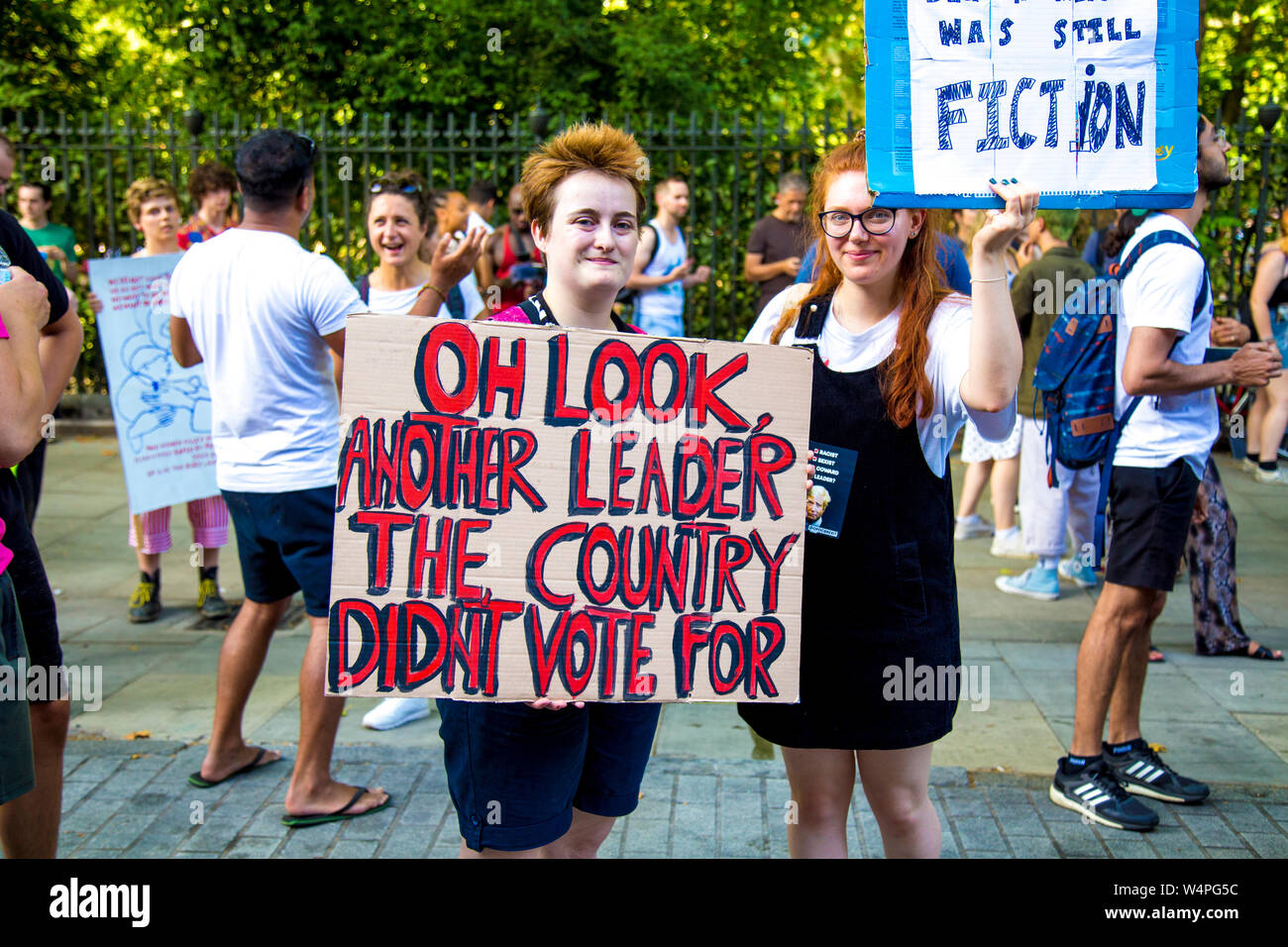 24 Luglio 2019 - Fck govt fck Boris protestare contro Boris Johnson assumendo la posizione di primo ministro, Russell Square, London, Regno Unito Foto Stock
