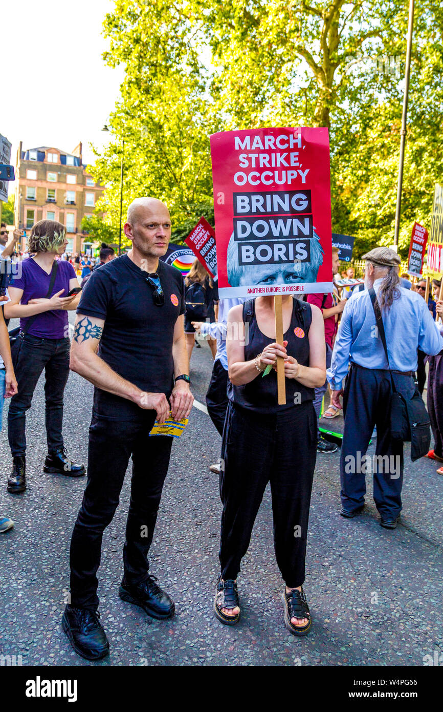 24 Luglio 2019 - Fck govt fck Boris protestare contro Boris Johnson assumendo la posizione di primo ministro, Russell Square, London, Regno Unito Foto Stock