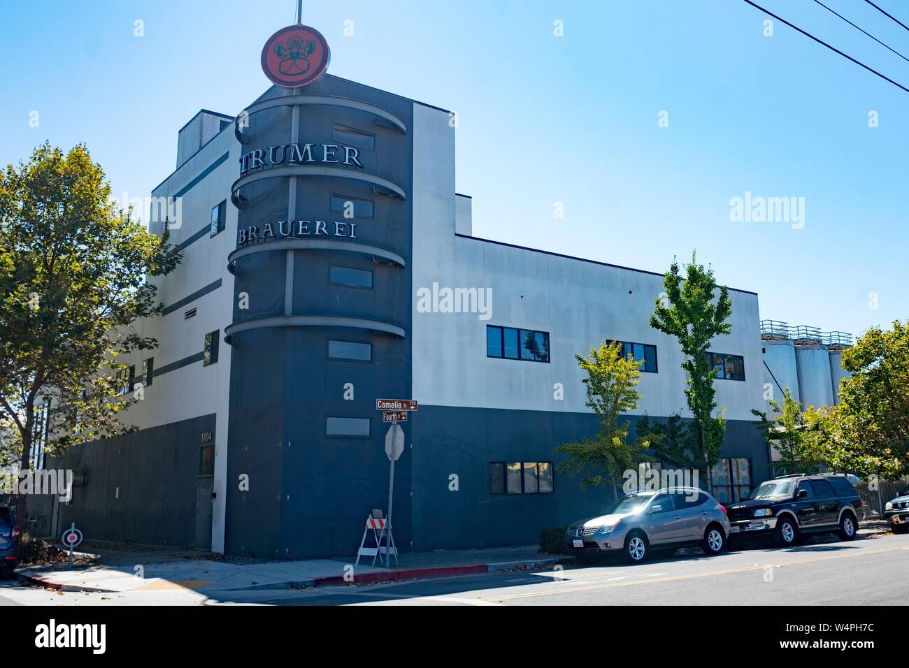La facciata della Trumber Brauerei Birra Birreria di Berkeley, in California, negli Stati Uniti la produzione di birra posizione per Austrian beer company Trumer Pils, 13 settembre 2018. () Foto Stock