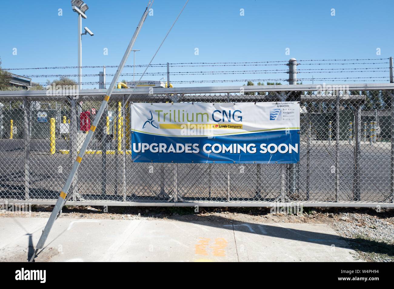 Sign on Trillium Gas naturale compresso (CNG) stazione di riempimento in San Francisco Bay Area Cittadina di Berkeley, California, 13 settembre 2018. () Foto Stock