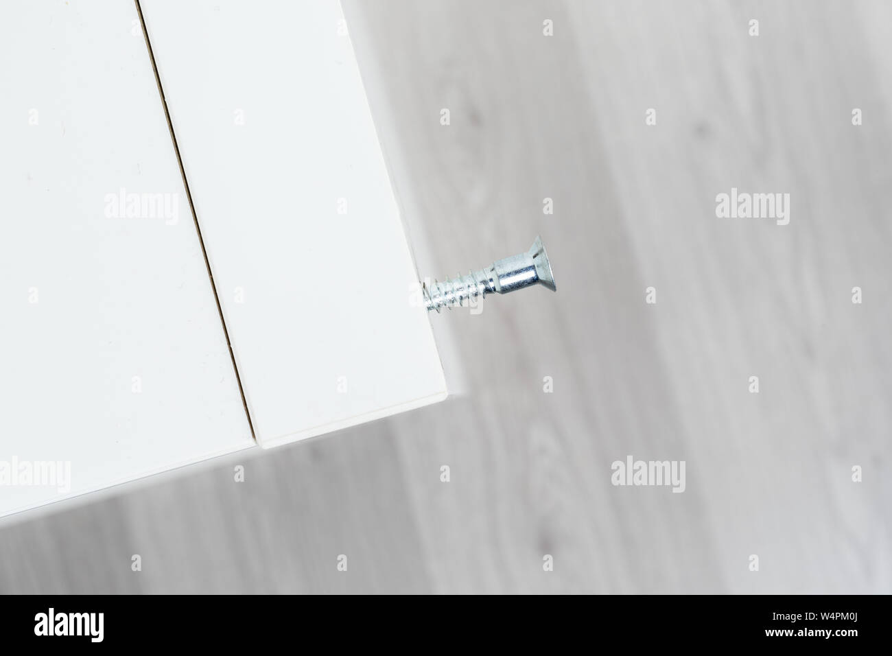 Vite allentata in mobili / Concetto di pericolo Foto Stock