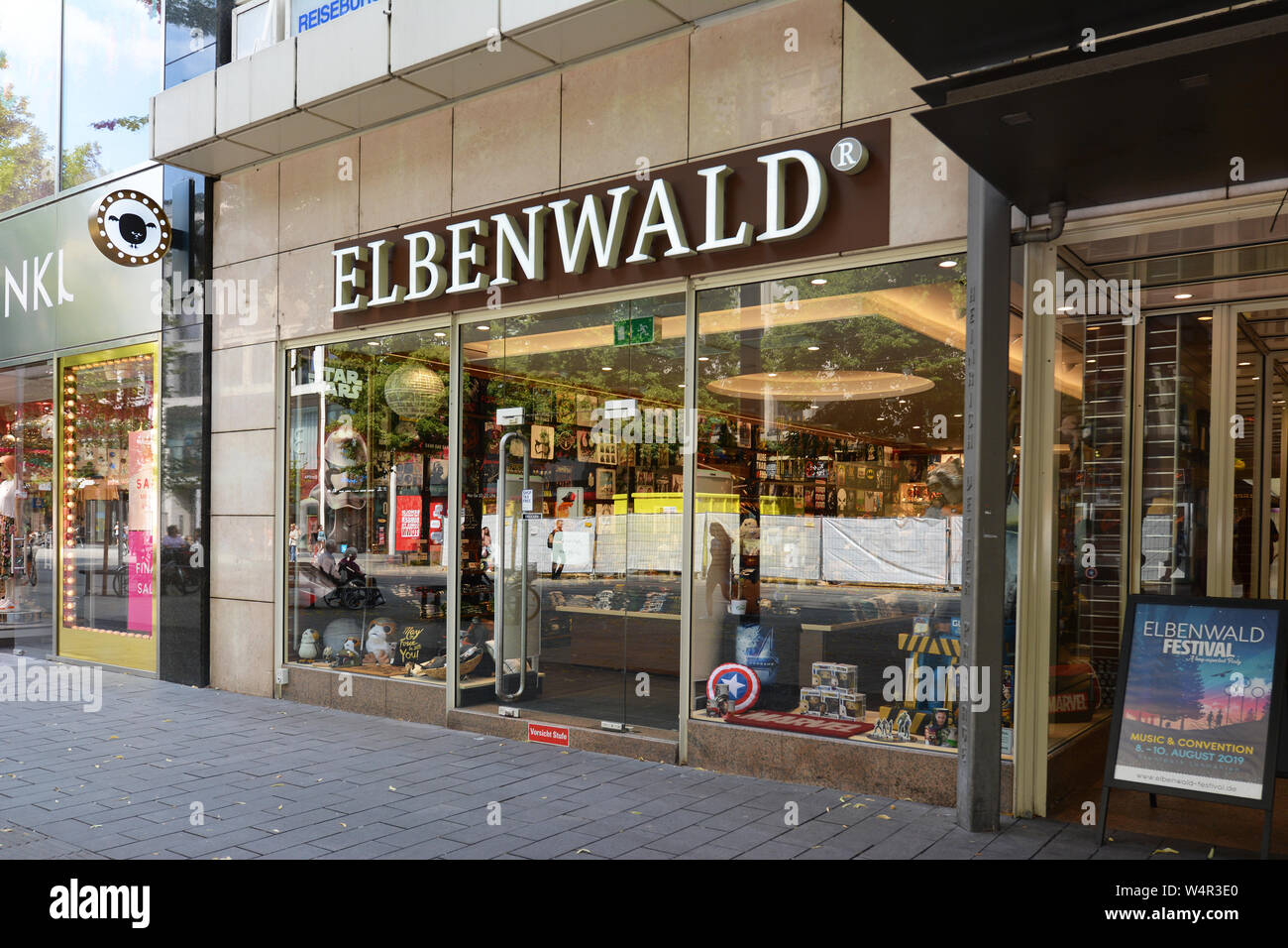 Parte anteriore del nerd e ventola merchandise negozio chiamato 'Elbenwald'  nel centro della città di Mannheim, Germania Foto stock - Alamy