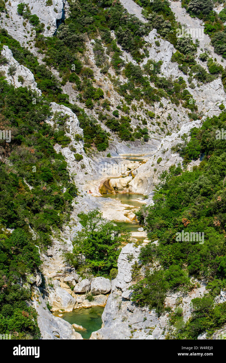 Il paesaggio di Galamus Gorges vicino a Saint-Paul-de-Fenouillet (sud della Francia), tra il "Pays Catalan" e "Pays Cathare area". Rocce calcaree a Foto Stock