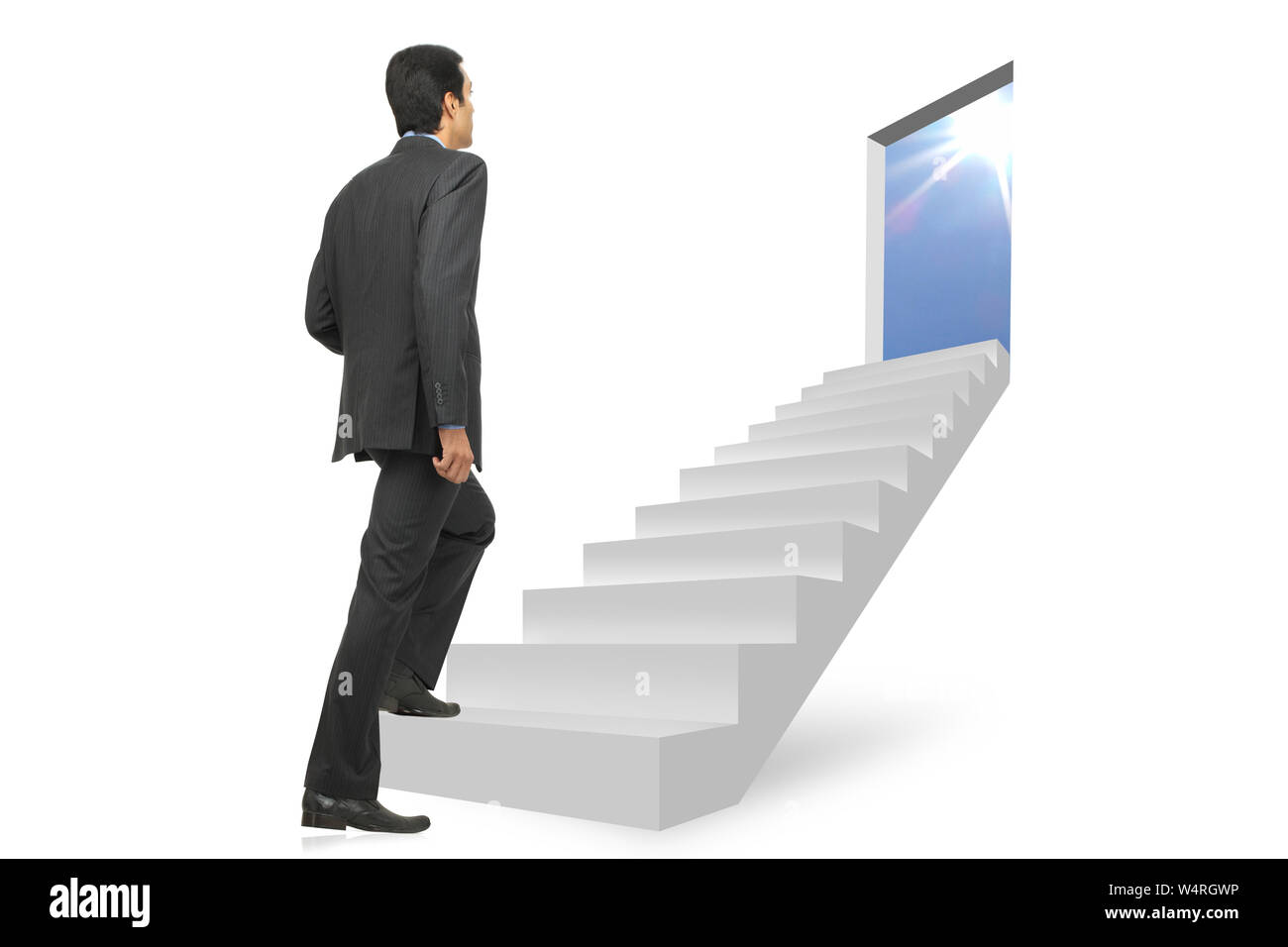 Uomo d'affari che cammina su una scala Foto Stock