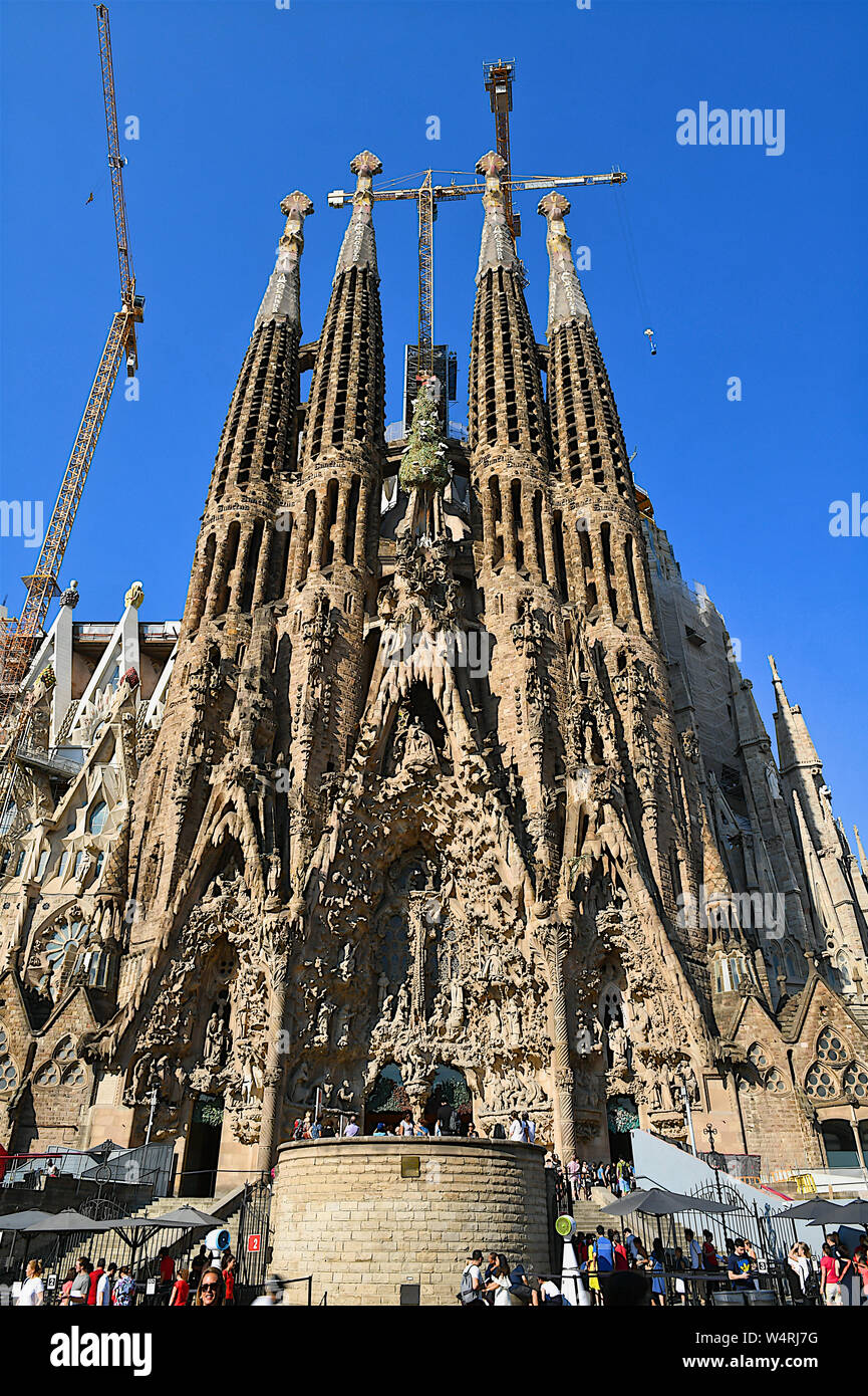 Vista del Temple Expiatori de la Sagrada Familia a Barcellona, in Catalogna, Spagna Foto Stock