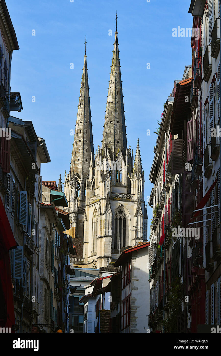 Vista della torre in Bayonne, Paese Basco, Francia Foto Stock