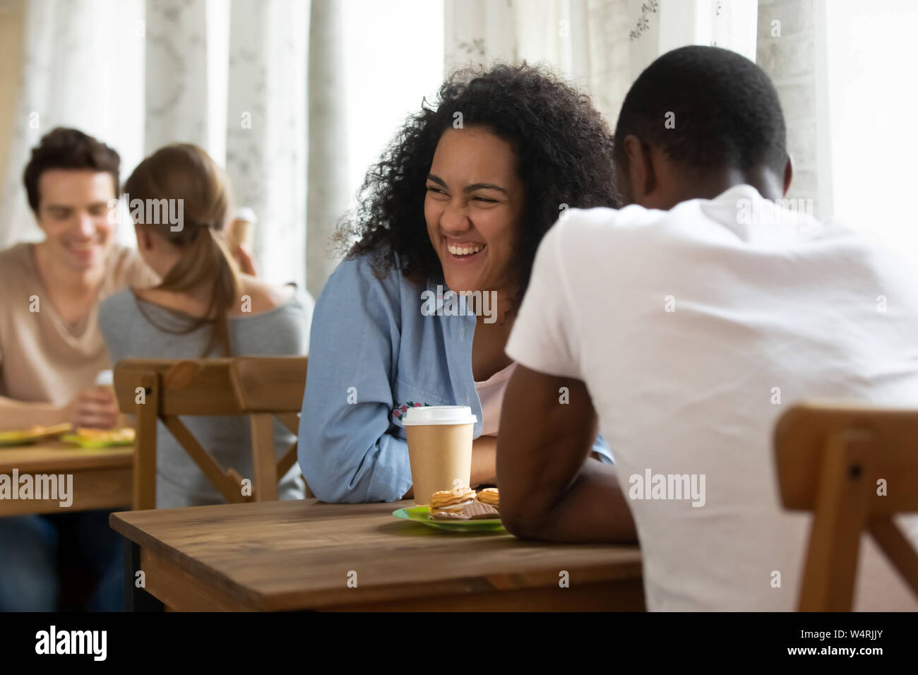 datazione di una donna Biracial Dating online oltre 50