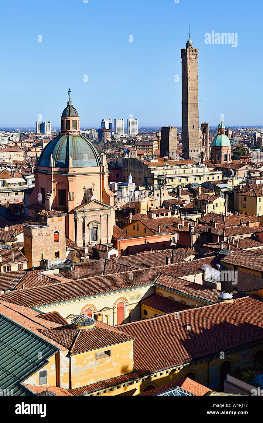 I tetti degli edifici della città, Bologna, Emilia Romagna, Italia Foto Stock