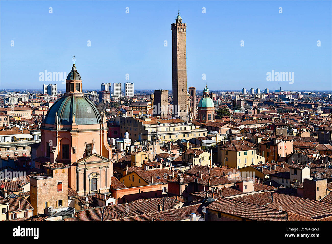 I tetti degli edifici della città, Bologna, Emilia Romagna, Italia Foto Stock