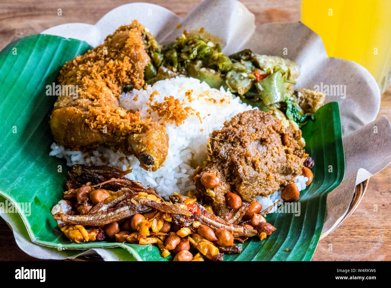 Fritto di pollo con riso, Ubud, Bali, Indonesia Foto Stock