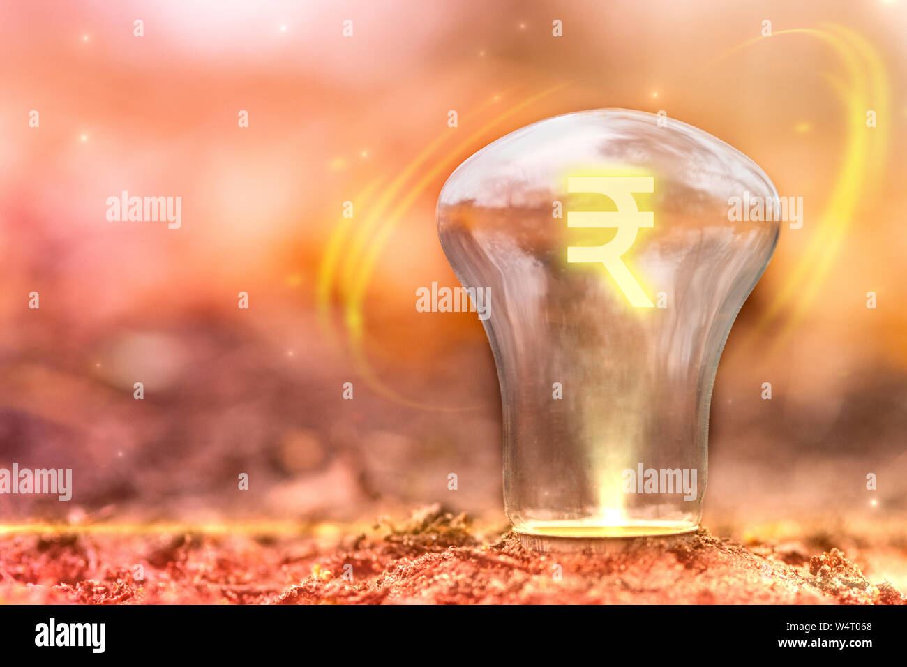 Rupia indiana il concetto di segno con copia spazio. Simbolo di valuta all'interno della lampadina. Le variazioni dei tassi di cambio. Foto Stock