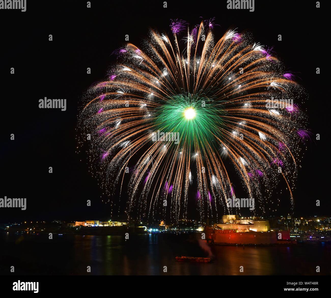 Fuochi d'artificio su Sant'Angelo Fort, Birgu, Malta Foto Stock