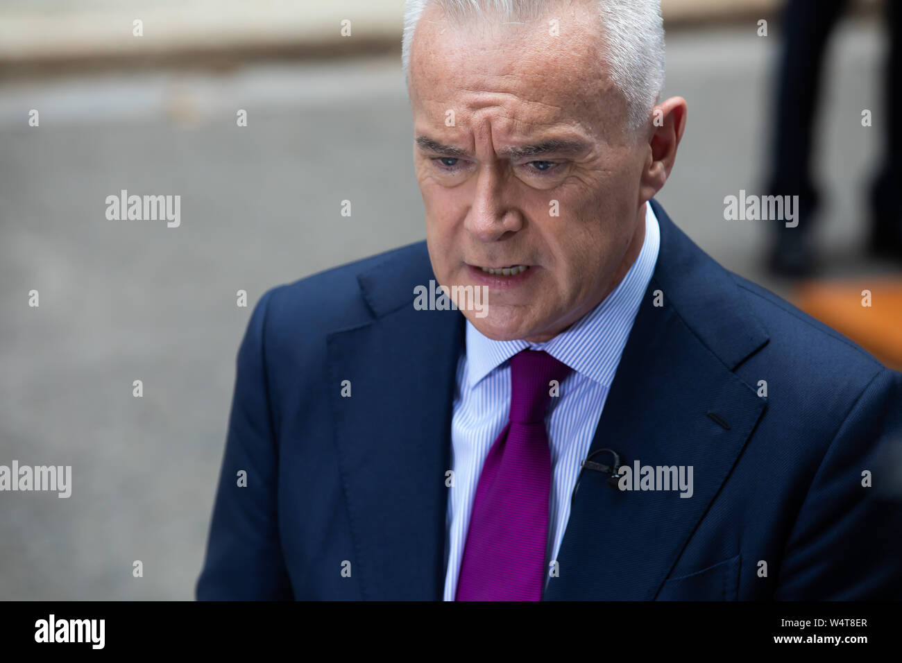 Londra, UK, 24 luglio 2019,Huw Edwards al di fuori di Downing Street come Theresa Maggio lascia per il tempo finale. Foto Stock