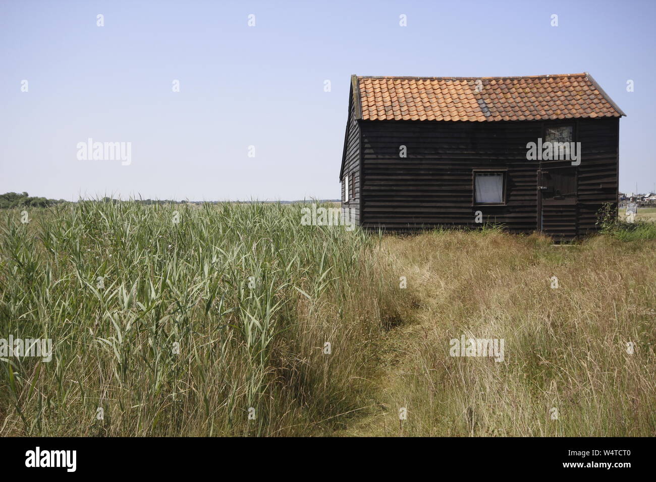 Un vecchio costruito in legno Capanna di pesca o versato sulla Suffolk Coastal percorso in Walberswick Foto Stock