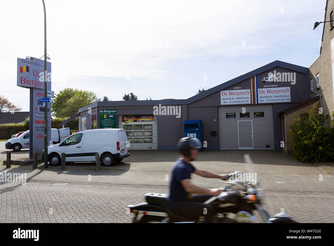 Baarle-Hertog o Baerle-Duc, un villaggio Belgian-Dutch, è una funzione di confine e una curiosità amministrativa. Parte del villaggio belga è racchiuso in Foto Stock