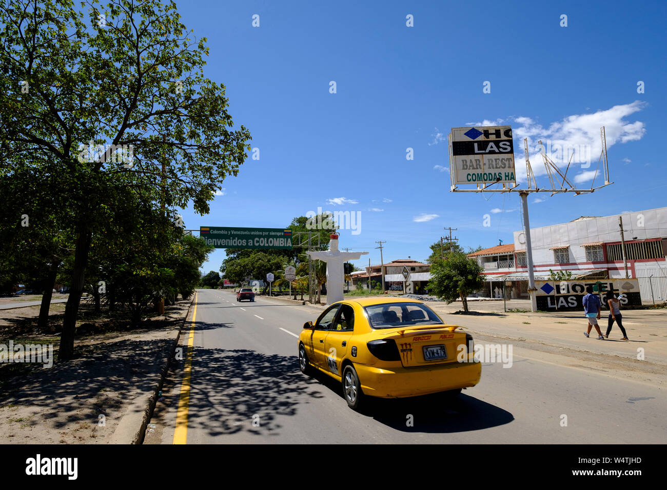 La Colombia, San Jose de Cucuta e Norte De Santander su 2016/08/07: giallo taxi vicino al posto di frontiera tra Colombia e Venezuela. Nel 2015, Venezu Foto Stock