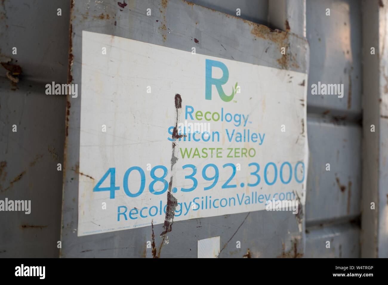 Close-up di logo per Recology Silicon Valley, un fornitore di servizi di riciclaggio nella Silicon Valley Town di Mountain View, California, 28 ottobre 2018. () Foto Stock