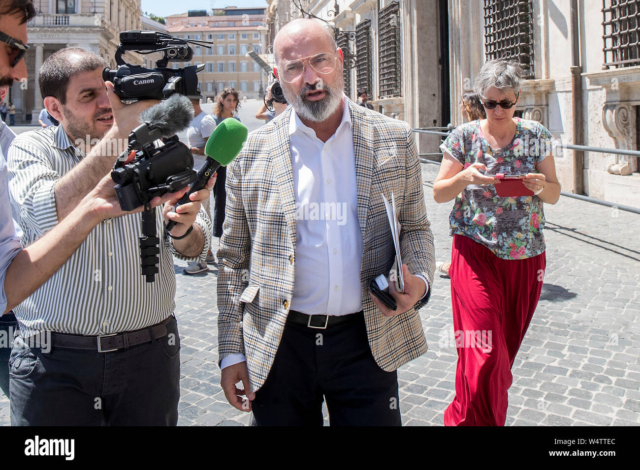 Roma, Italia. Xxv Luglio, 2019. Foto di Roberto Monaldo/LaPresse25-07-2019 Roma Italiano Palazzo Chigi - Riunione sui fondi europei nella foto Stefano Bonaccini lascia Palazzo Chigi al termine della riunione con Barbara Lezzi Photo Roberto Monaldo/LaPresse 25-07-2019 Roma (Italia) Palazzo Chigi - incontro sui Fondi europei nel pic Stefano Bonaccini Credito: LaPresse/Alamy Live News Foto Stock