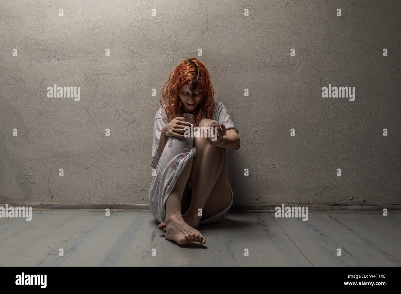 Donna fantasma immagini e fotografie stock ad alta risoluzione - Alamy