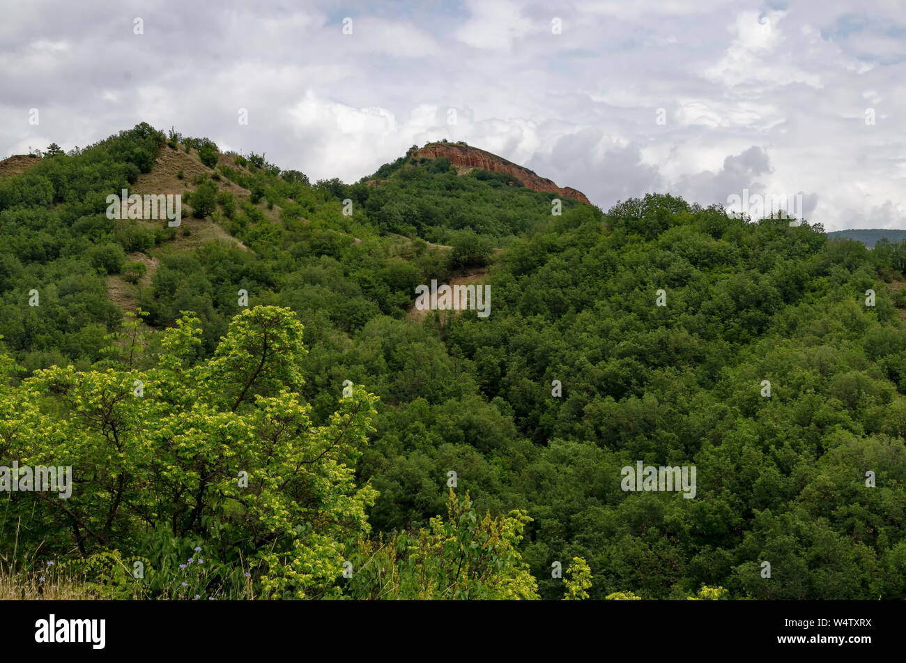 Incredibile vista generale con le formazioni rocciose Stob piramidi, west quota della montagna Rila, Kyustendil regione, Bulgaria, Europa Foto Stock
