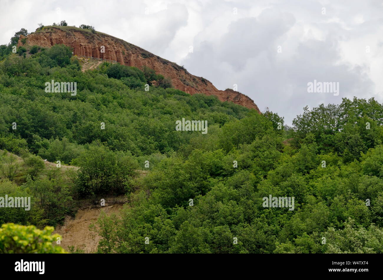 Incredibile vista generale con le formazioni rocciose Stob piramidi, west quota della montagna Rila, Kyustendil regione, Bulgaria, Europa Foto Stock