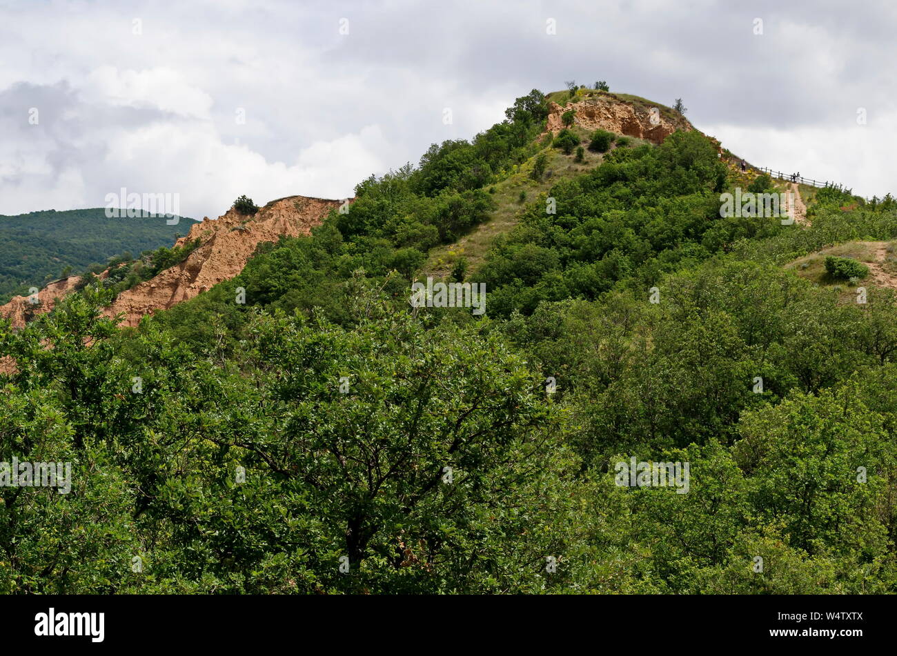 Incredibile vista generale con le formazioni rocciose Stob piramidi, west quota della montagna Rila, Kyustendil regione, Bulgaria, Europa Foto Stock