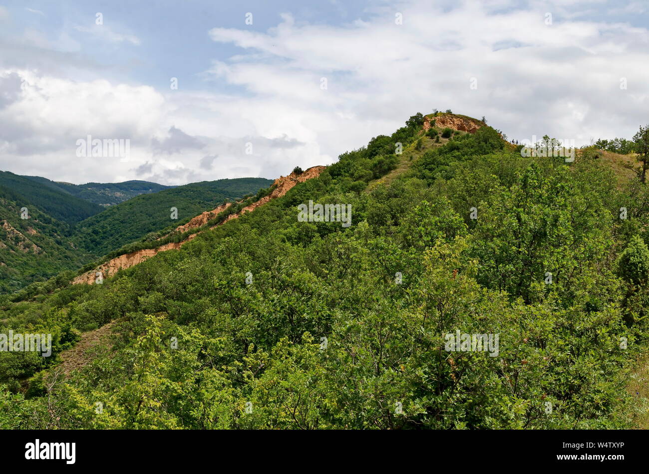 Incredibile vista generale con le formazioni rocciose Stob piramidi, west quota della montagna Rila, Kyustendil regione, Bulgaria, Europa Foto Stock