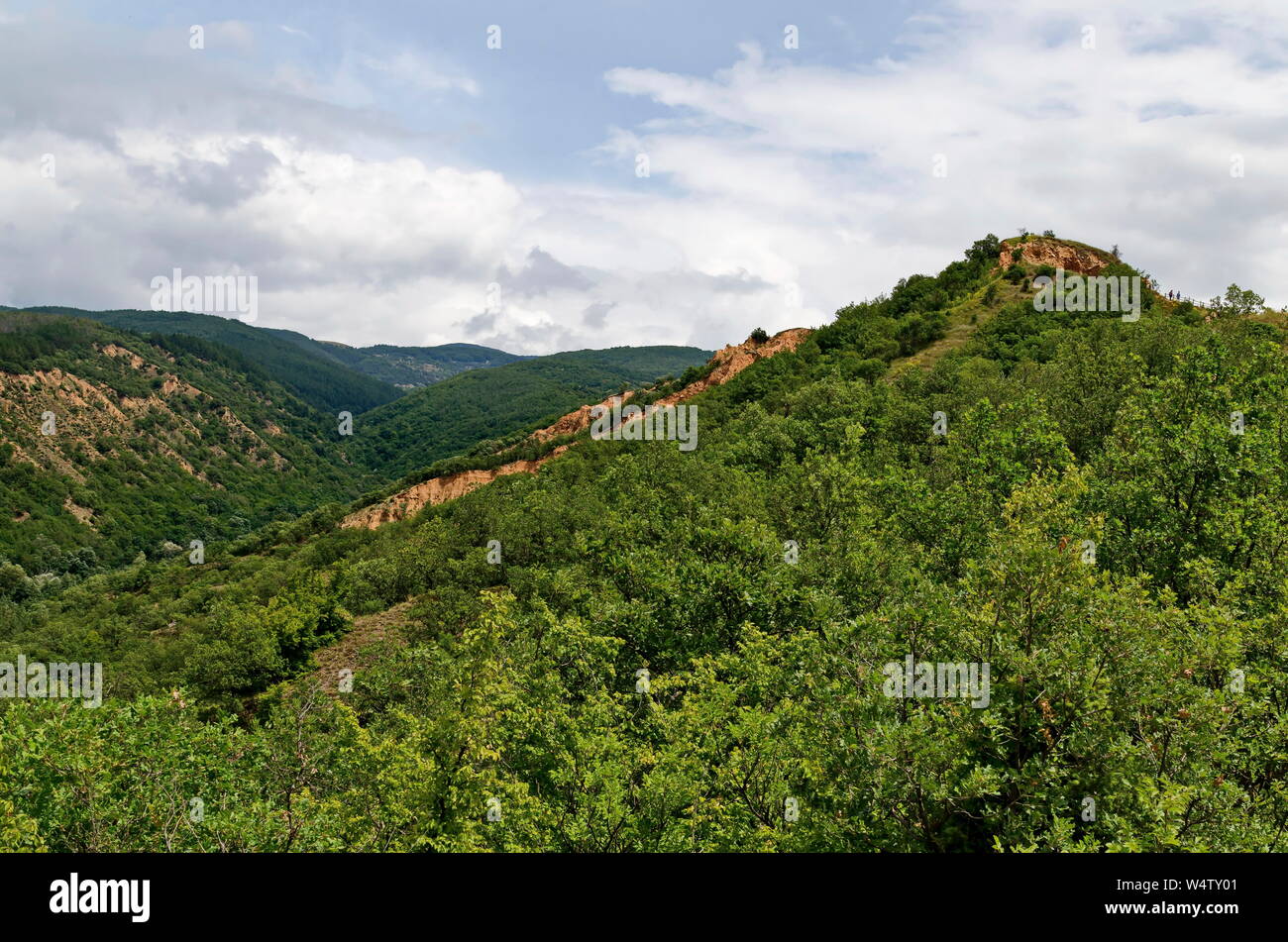 Incredibile vista generale con le formazioni rocciose Stob piramidi, west quota della montagna Rila, Kyustendil regione, Bulgaria, Europa Foto Stock
