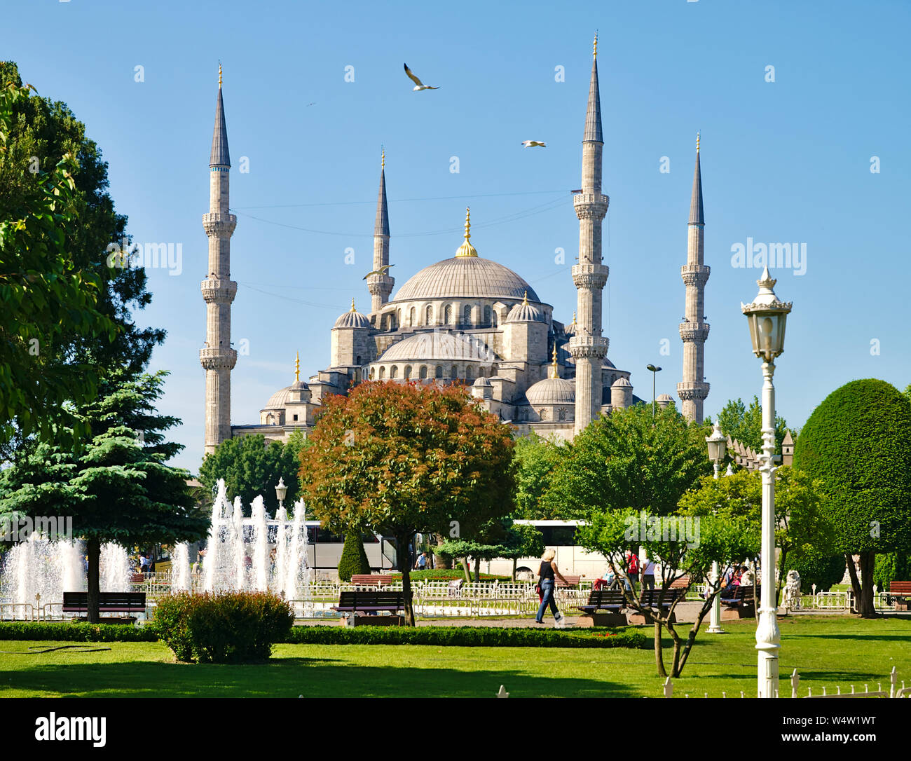 Istanbul, Turchia - 05/25/2010: Moschea blu (Sultanhmet camii) e sulla piazza di Sultanahmet. Foto Stock