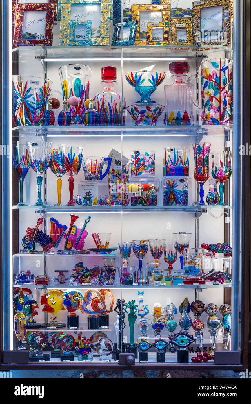 Venezia, Italia - 15 Maggio 2019: Vetrina negozio di souvenir a Venezia, Italia Foto Stock