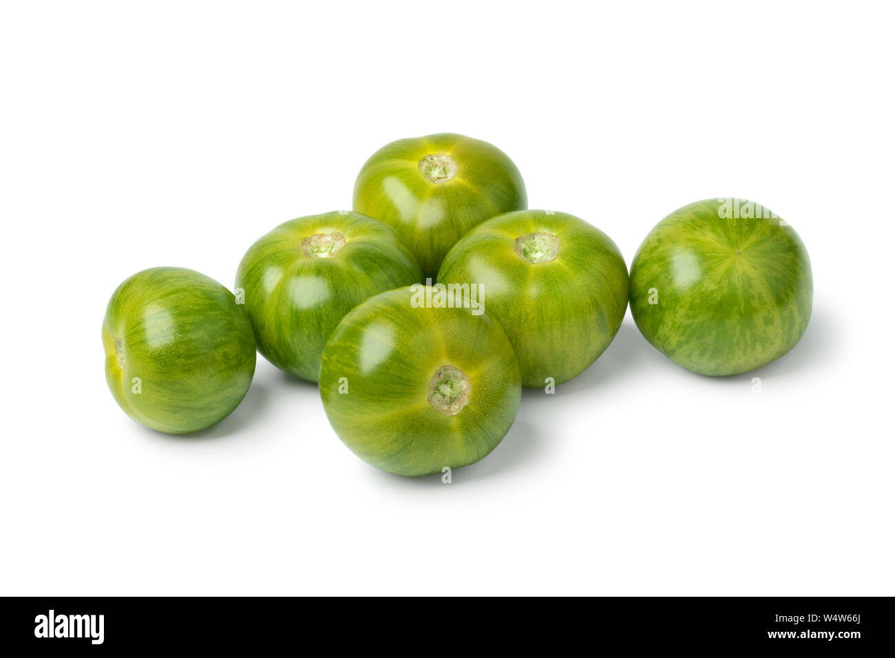 Succoso e fresco verde listati pomodori close up isolati su sfondo bianco Foto Stock