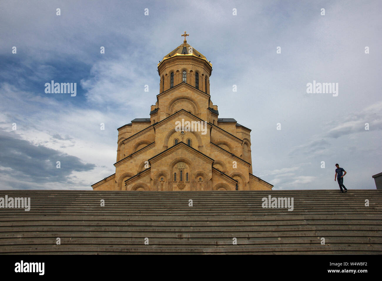 La Cattedrale del Grand Trinità. Il terzo più grande tempio ortodosso nel mondo costruito per commemorare i 1500 anni del Patriarcato georgiano. Più su Foto Stock