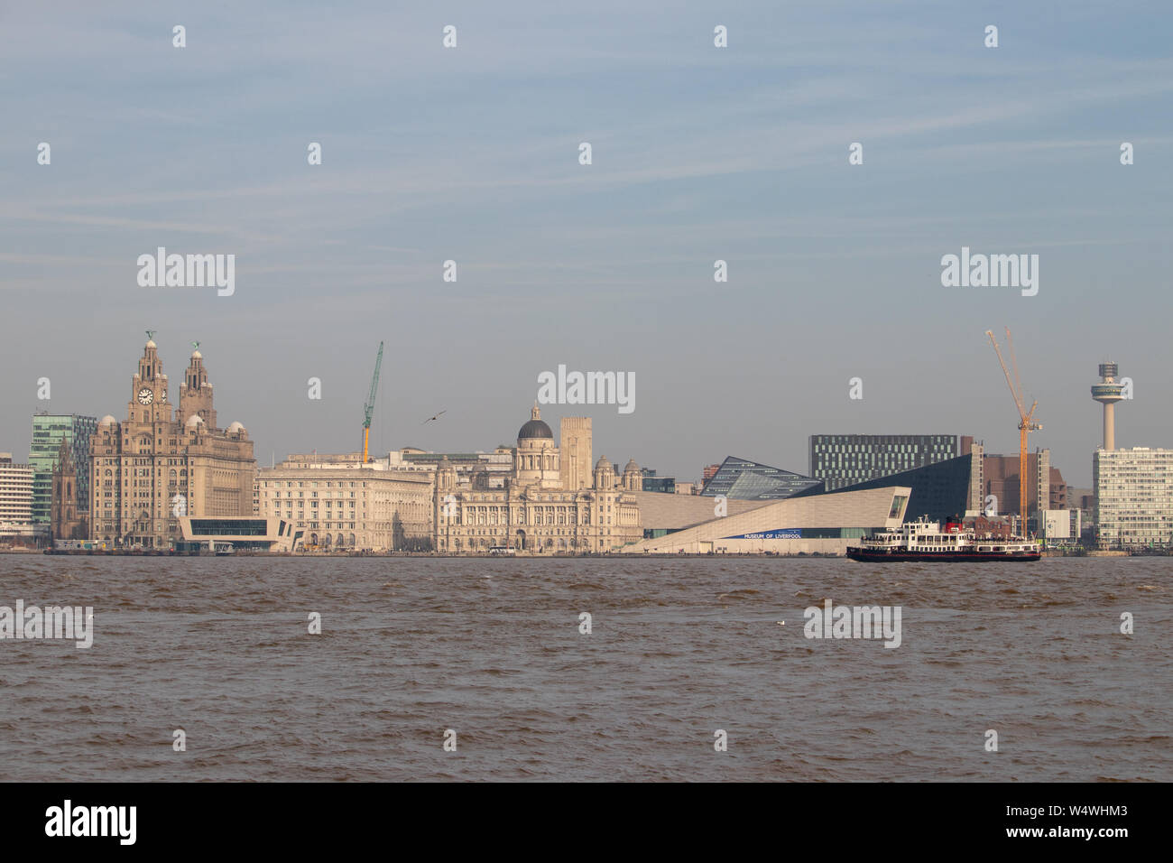 Mersey Ferry e le tre grazie Foto Stock