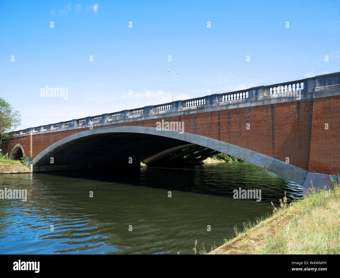 M25 Ponte Runnymede, il fiume Tamigi, Egham, England, Regno Unito, GB. Foto Stock